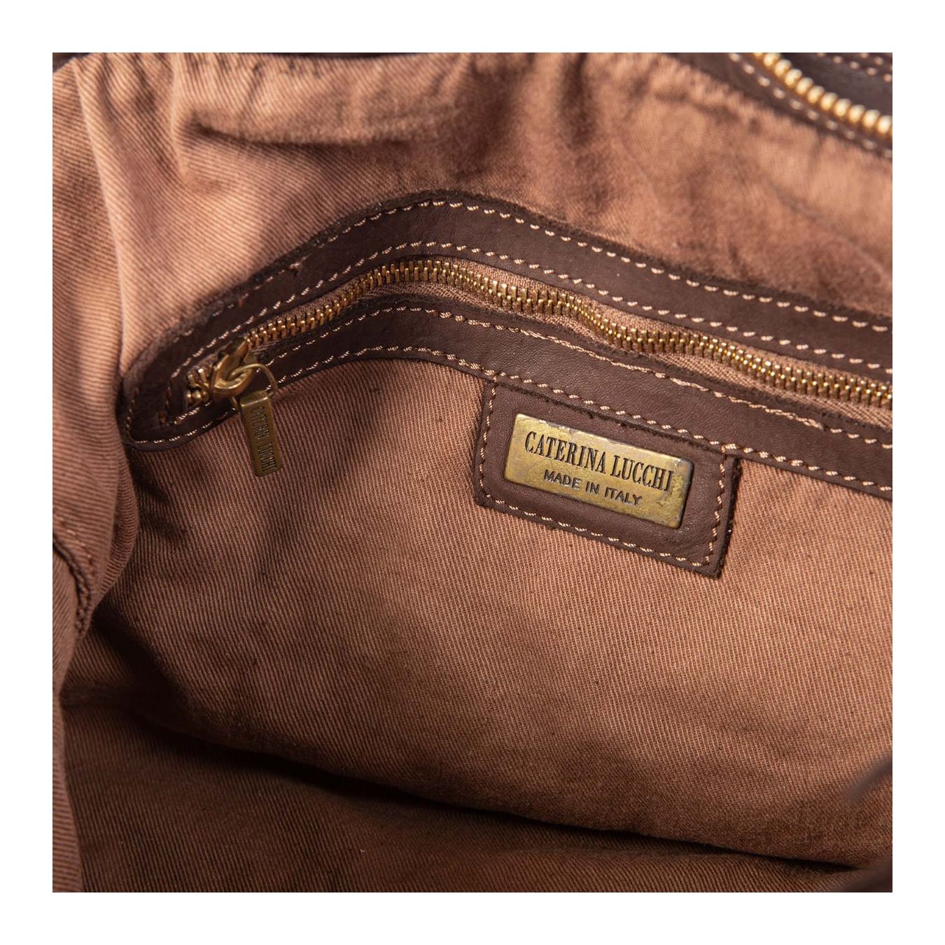 borsa con patta in pelle testa di moro interno