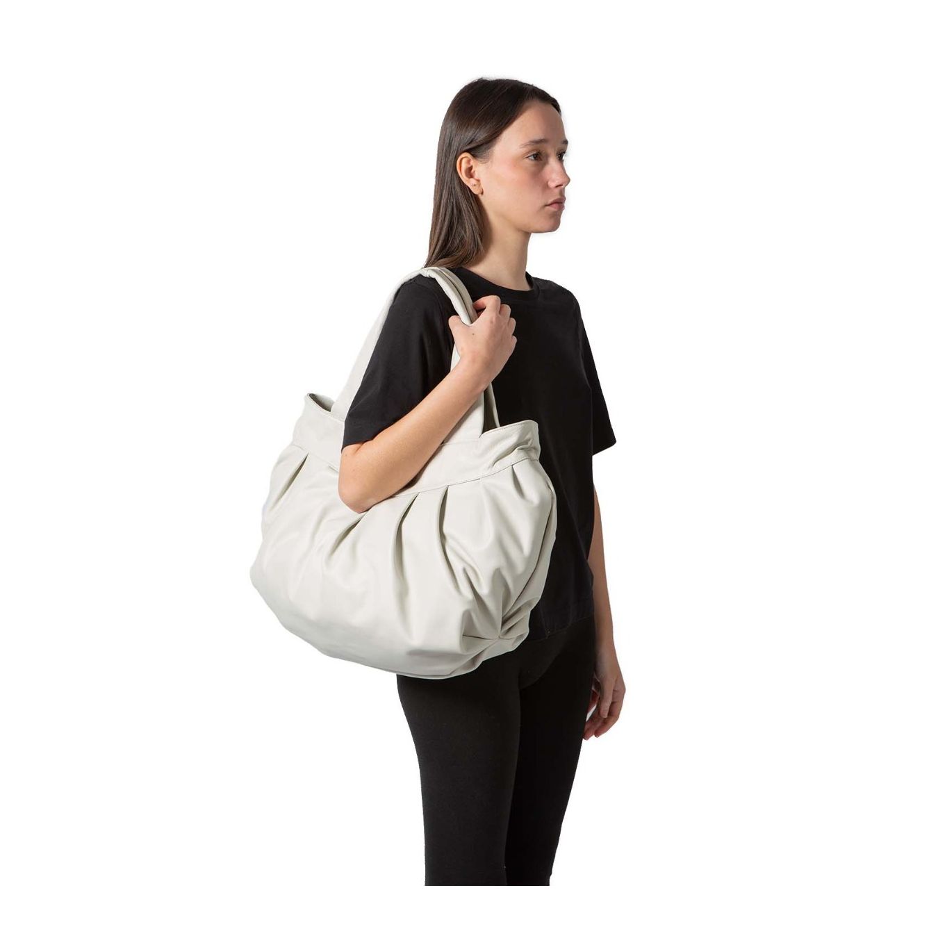 shopper MIA in pelle gesso indossata