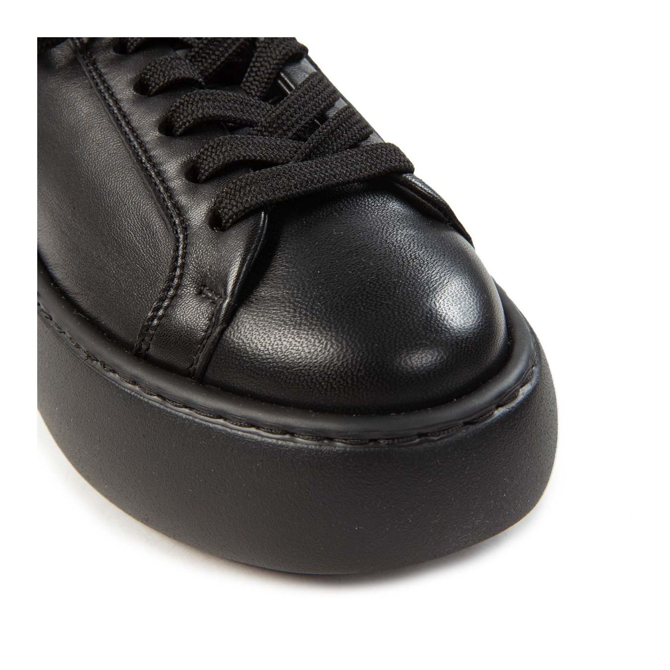 sneakers BOLLA in pelle nera punta