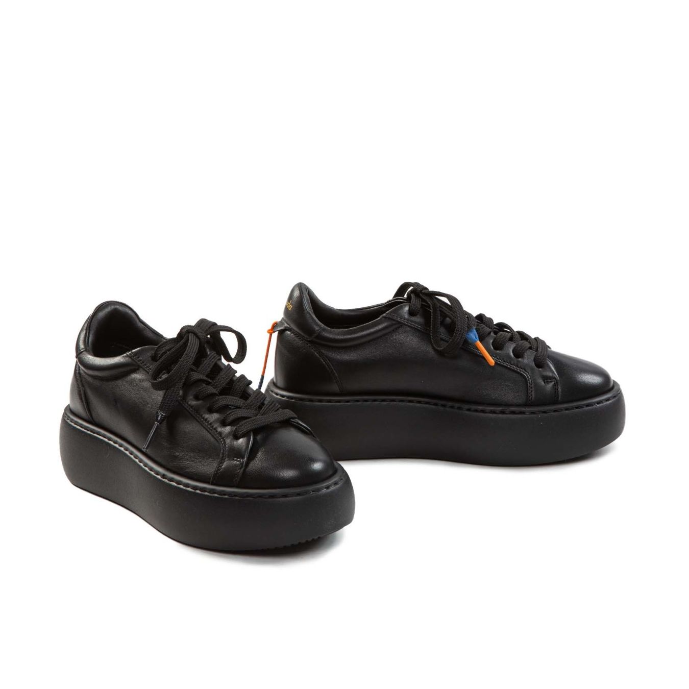 sneakers BOLLA in pelle nera lato