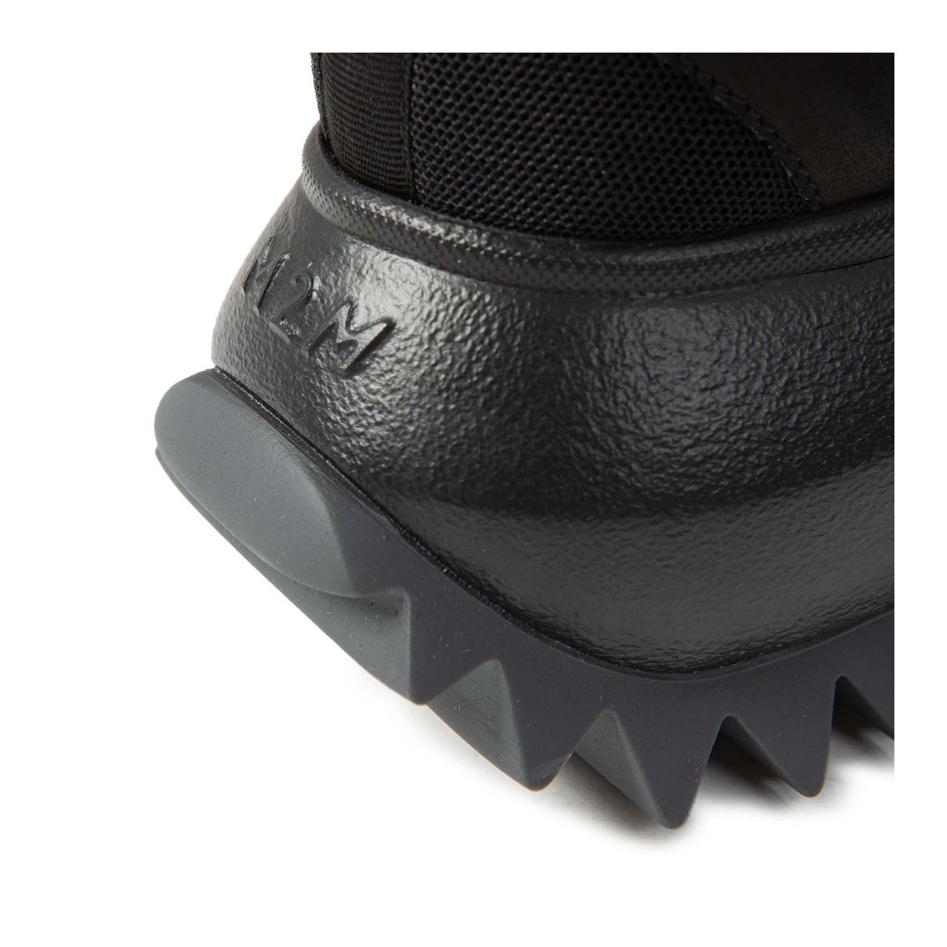 sneakers con carrarmato in pelle nera  dietro