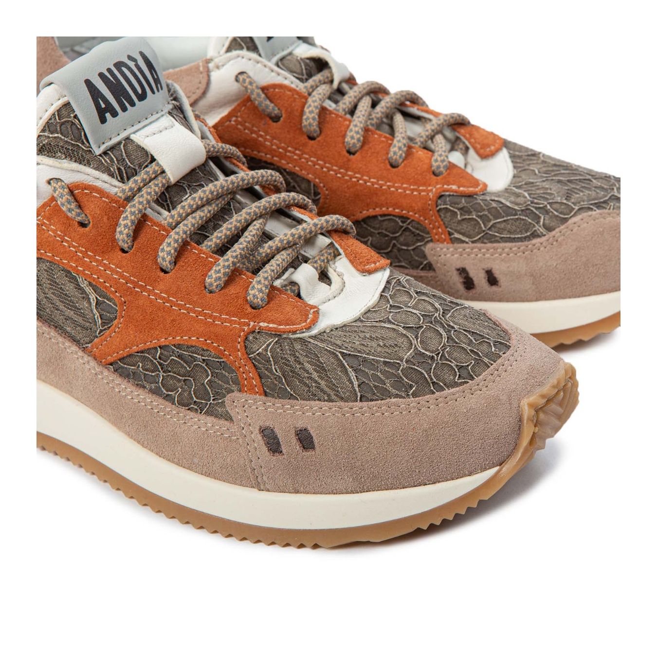 sneakers HOTY FLOWERS in camoscio tortora fiori