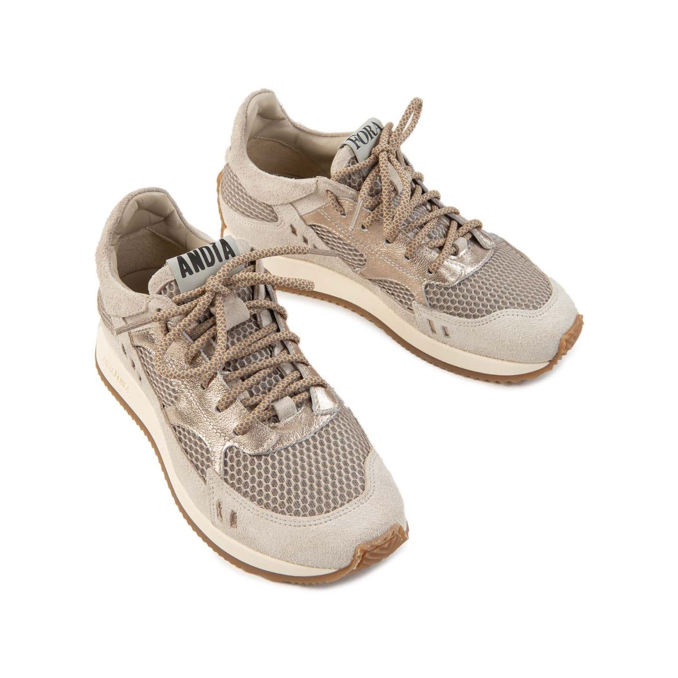 sneakers HOTY in pelle ghiaccio sopra
