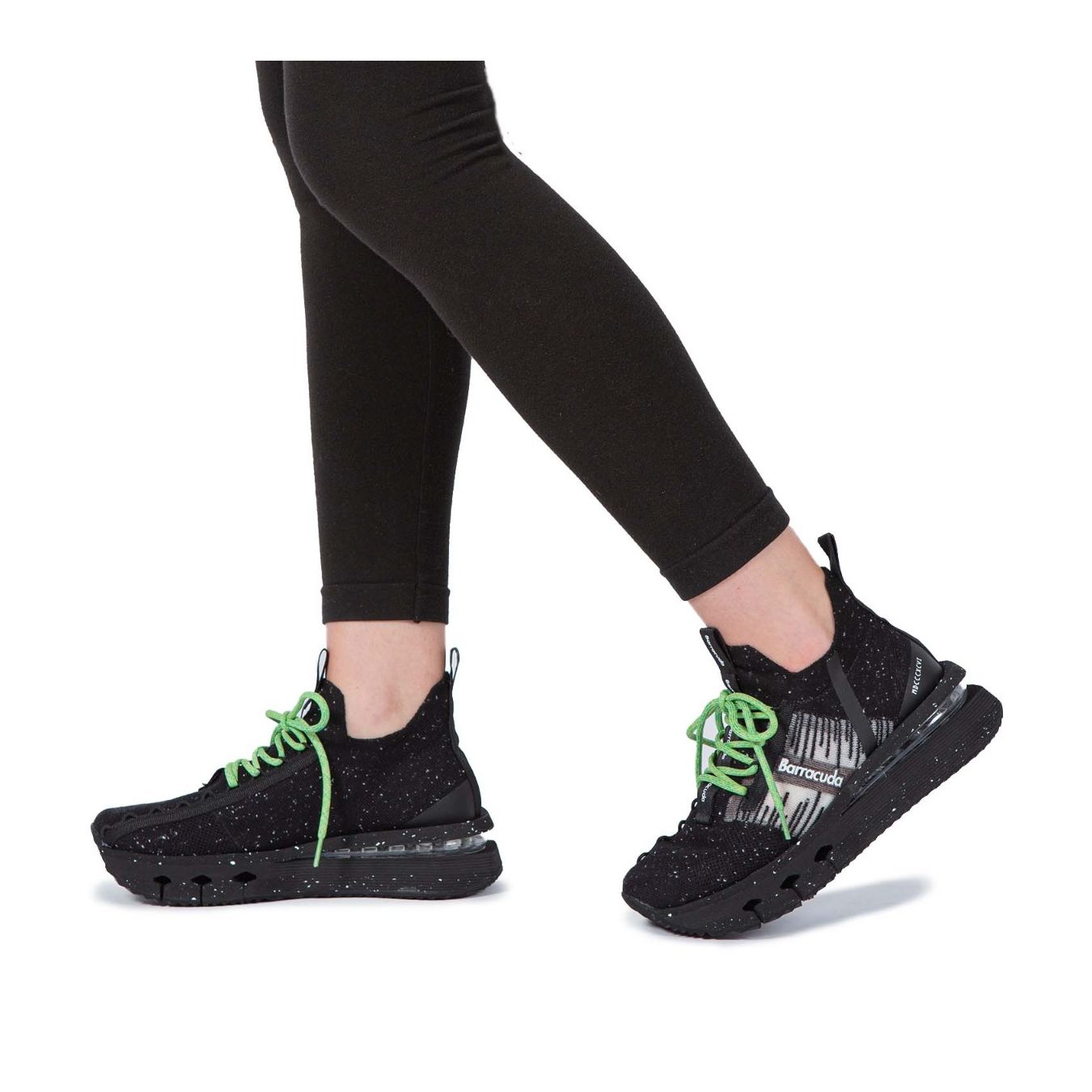 barracuda sneakers MEXICANA in tessuto elasticizzato indossate