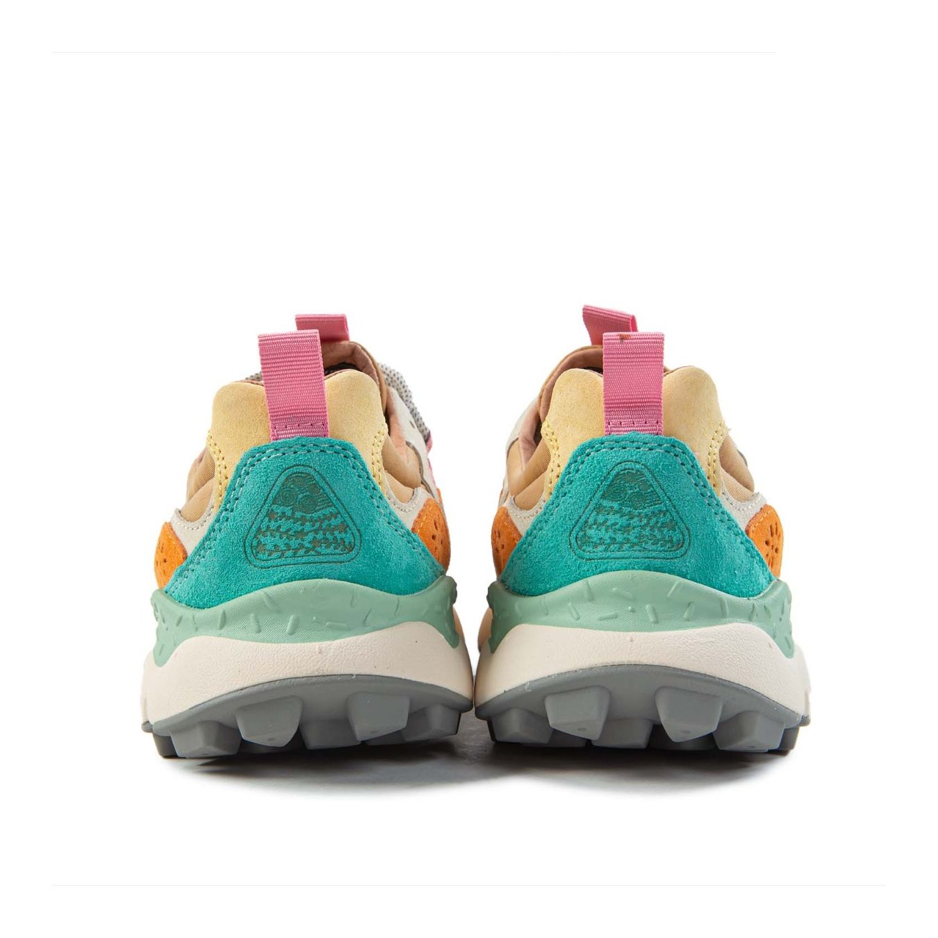 sneakers YAMANO con inserti arancioni dietro
