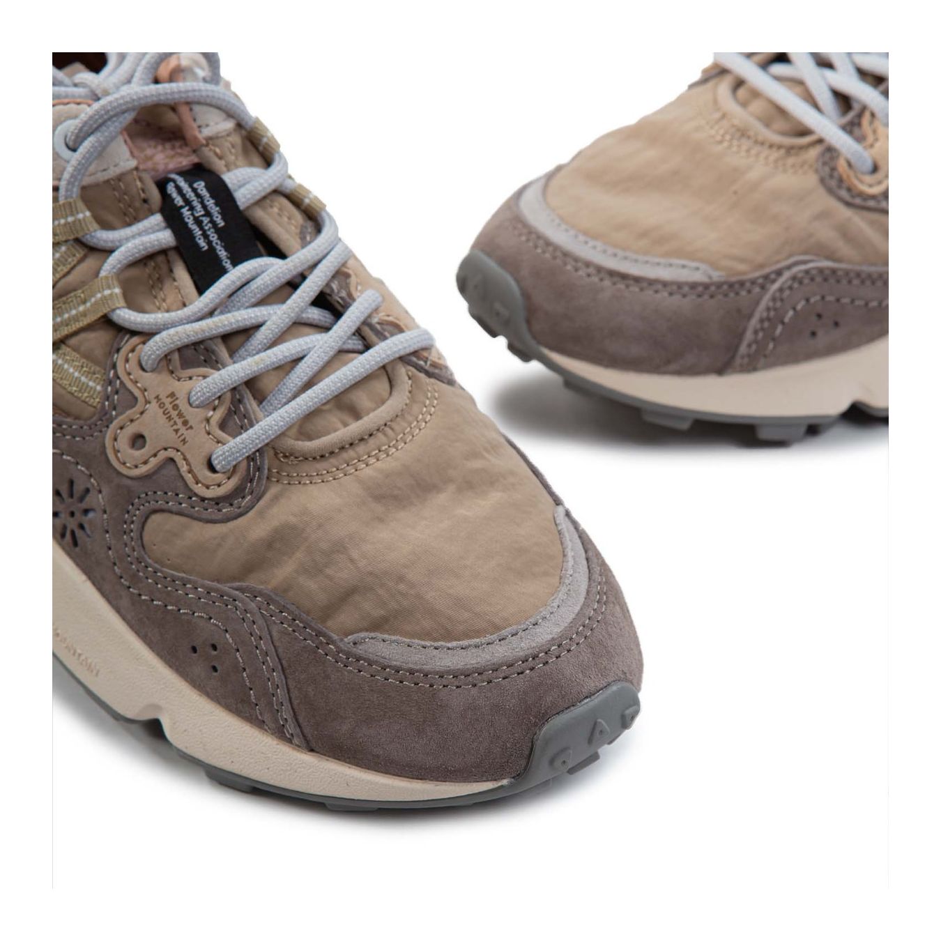 sneakers YAMANO con inserti in camoscio grigio  davanti