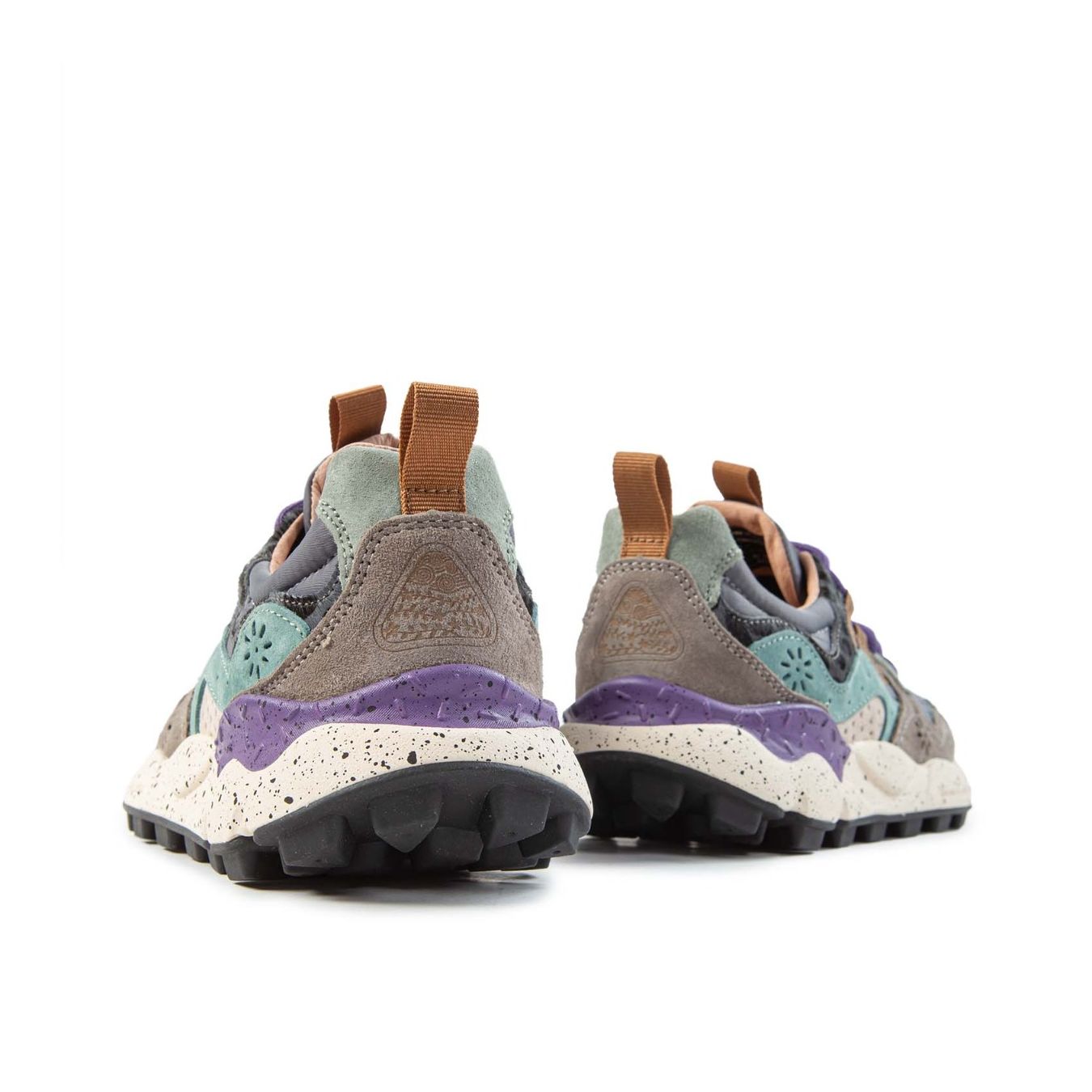 sneakers YAMANO con inserti grigi dietro