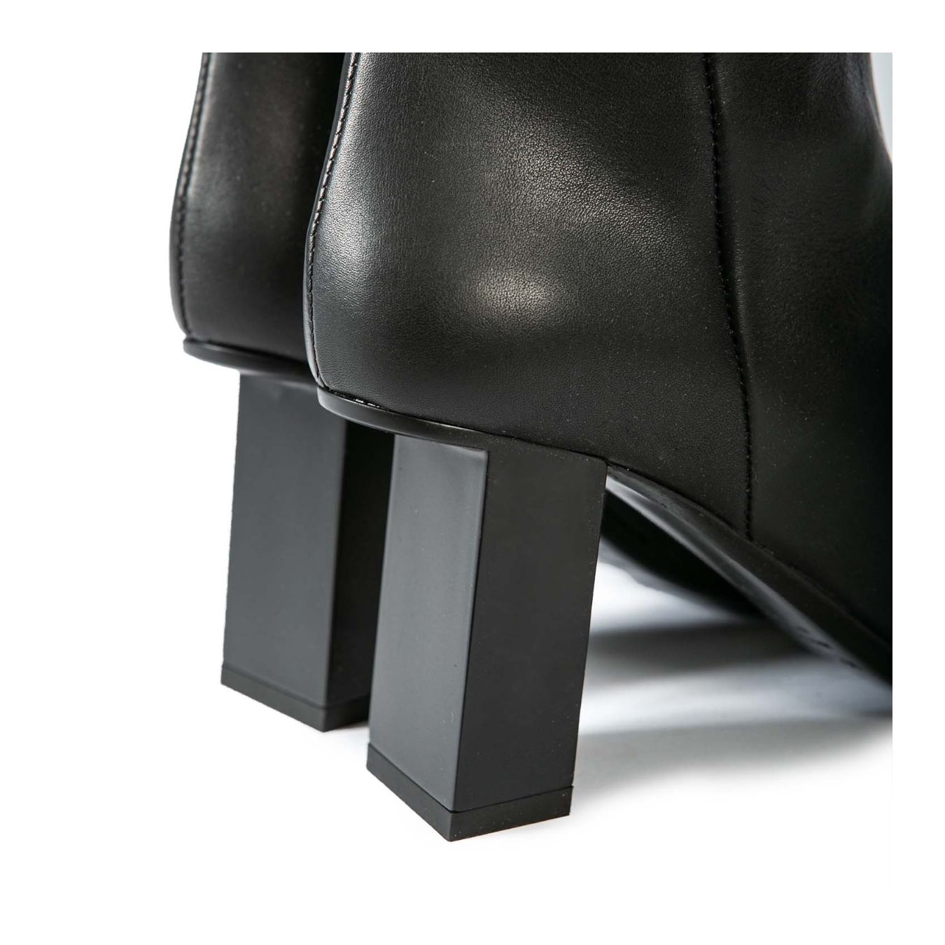 stivale tacco scultura in pelle nera  tacco