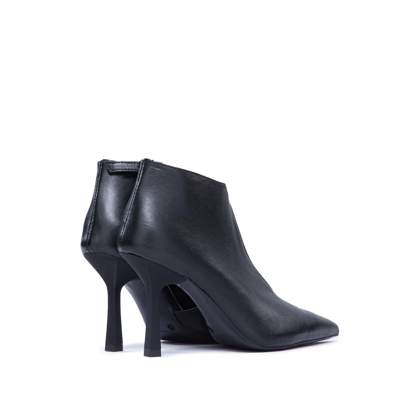 tacco stiletto in pelle nera vic matie