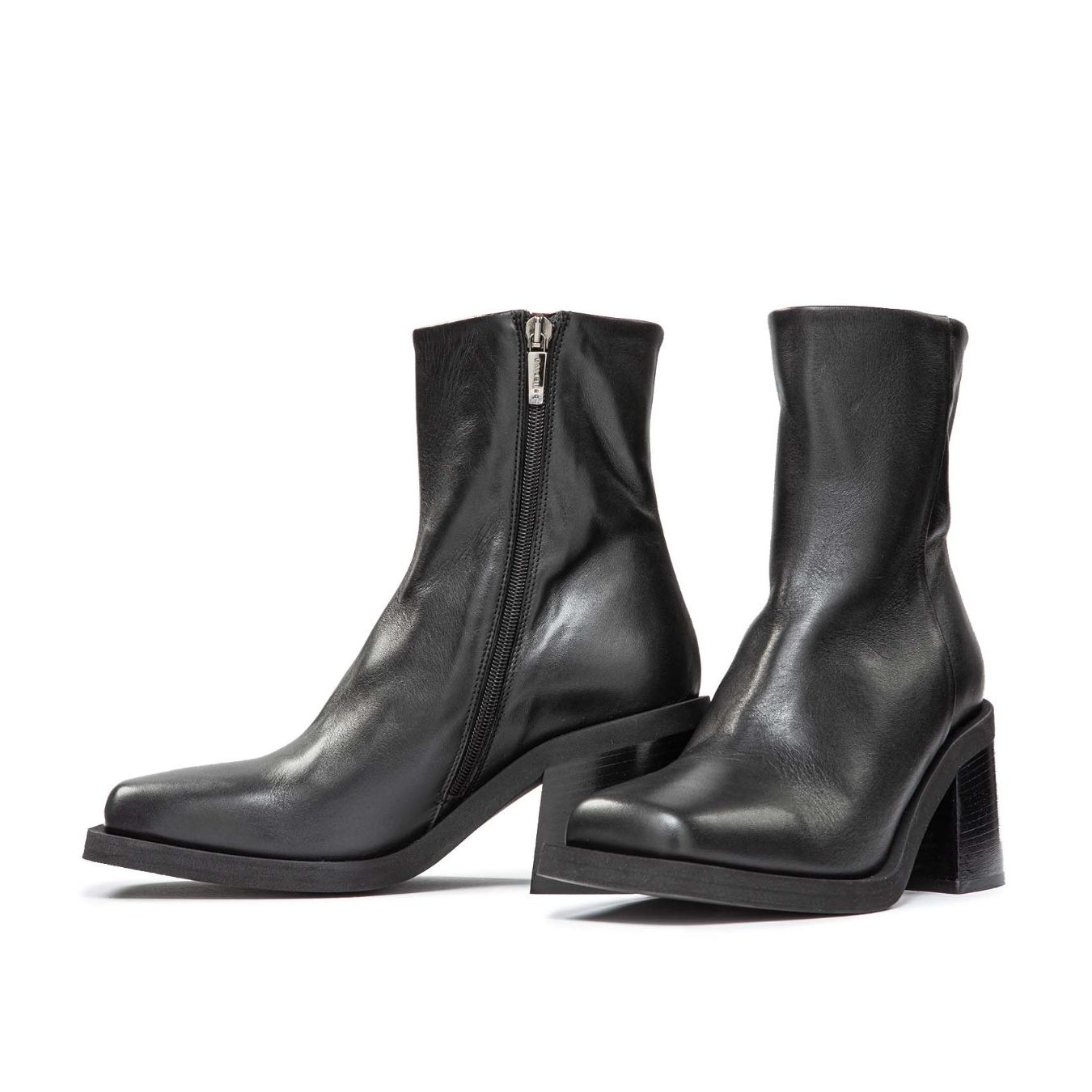 stivaletto in pelle nera con mezzo tacco