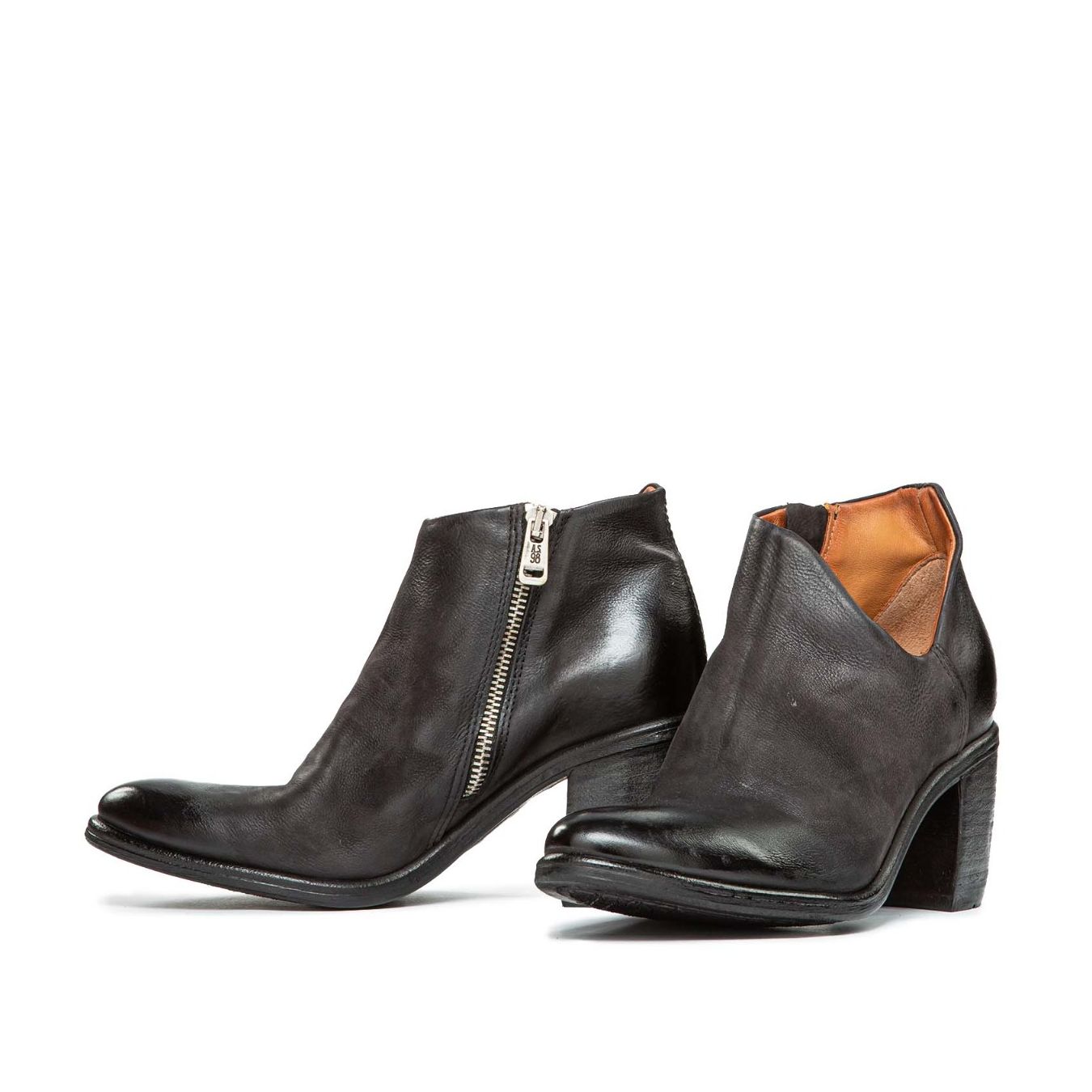 accollato RITHM in pelle nera 
