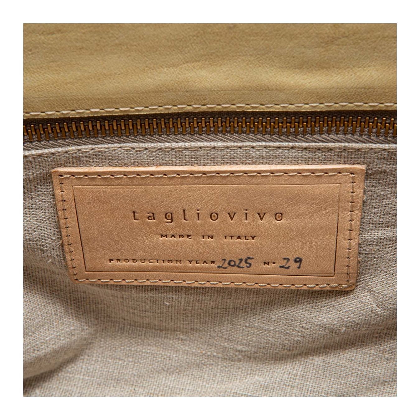 tagliovivo cartella SHOULDER in pelle sabbia dettagli