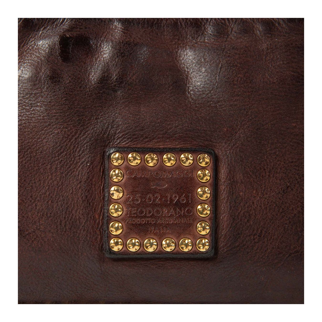 tracolla AGNESE con rivetti in pelle marrone logo