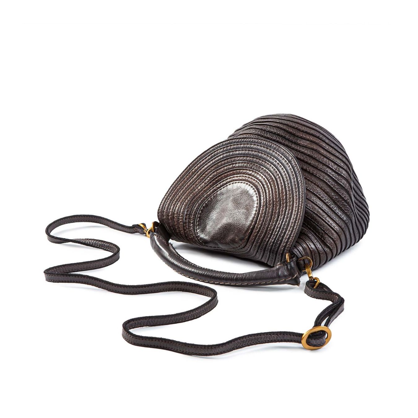 majo tracolla in pelle extracioccolato sopra