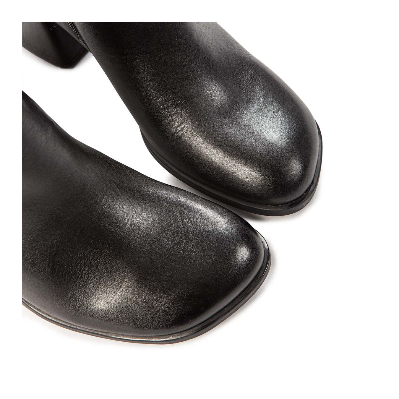 tronchetto KORA in pelle nera  punta