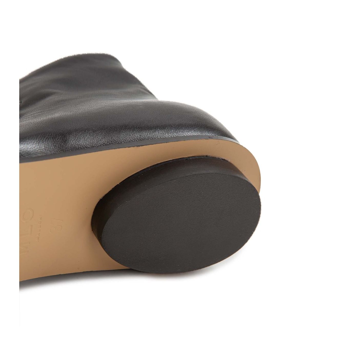 tronchetto con lacci in pelle nera  suola