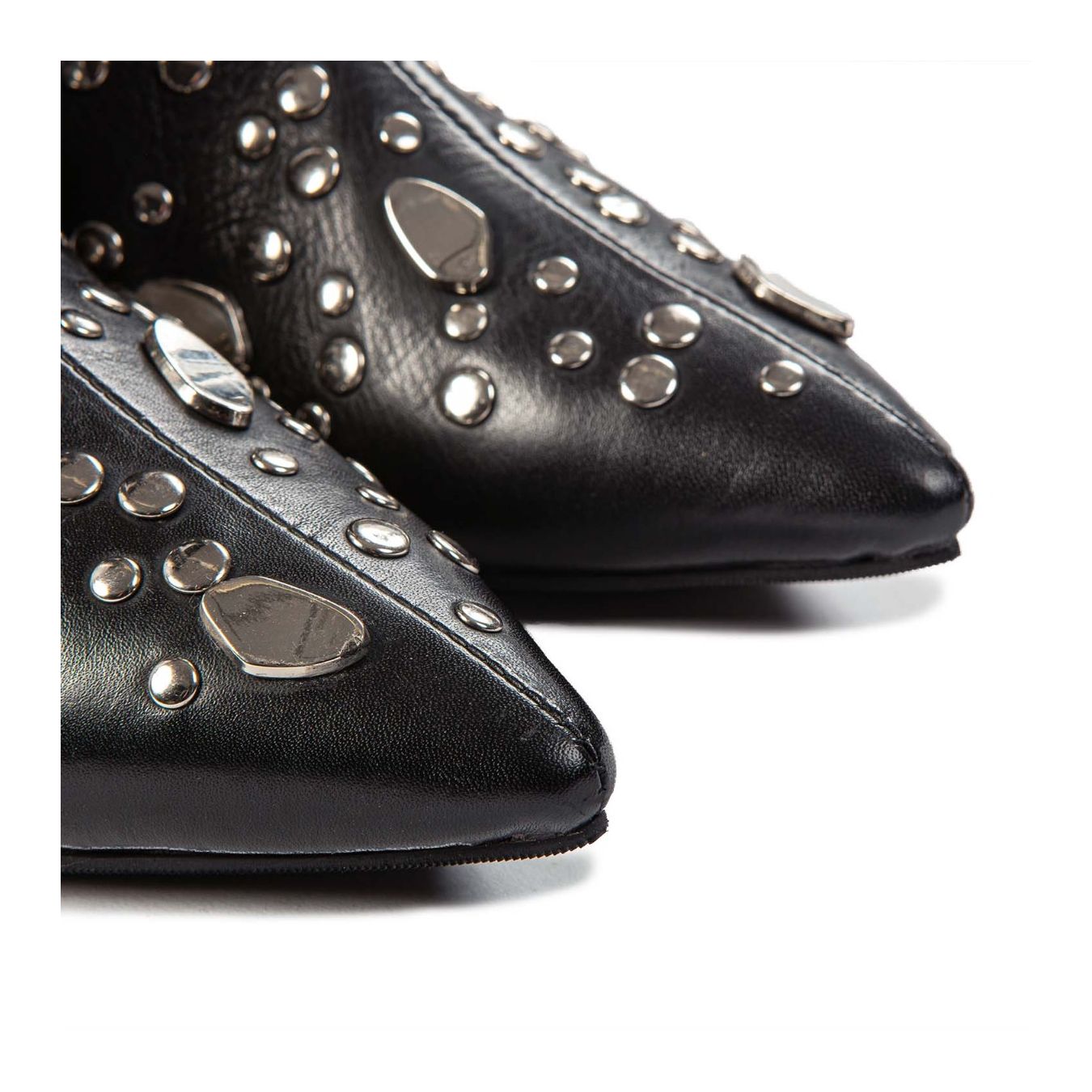 uma tronchetto multiborchie in pelle nera  punta