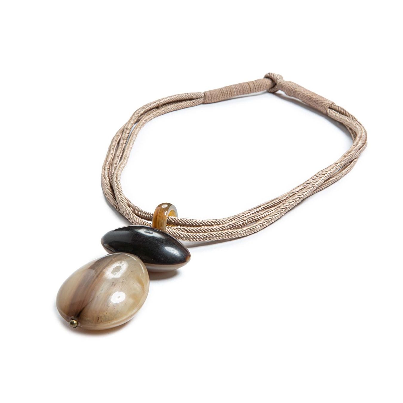 uma collana pendente a goccia oro corda oro rosa