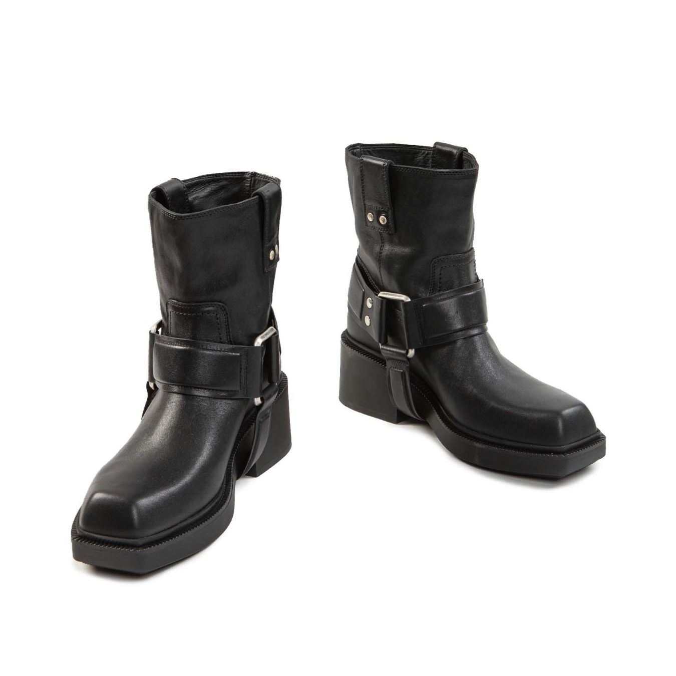 vic matie biker con gancio in metallo in pelle nera  davanti