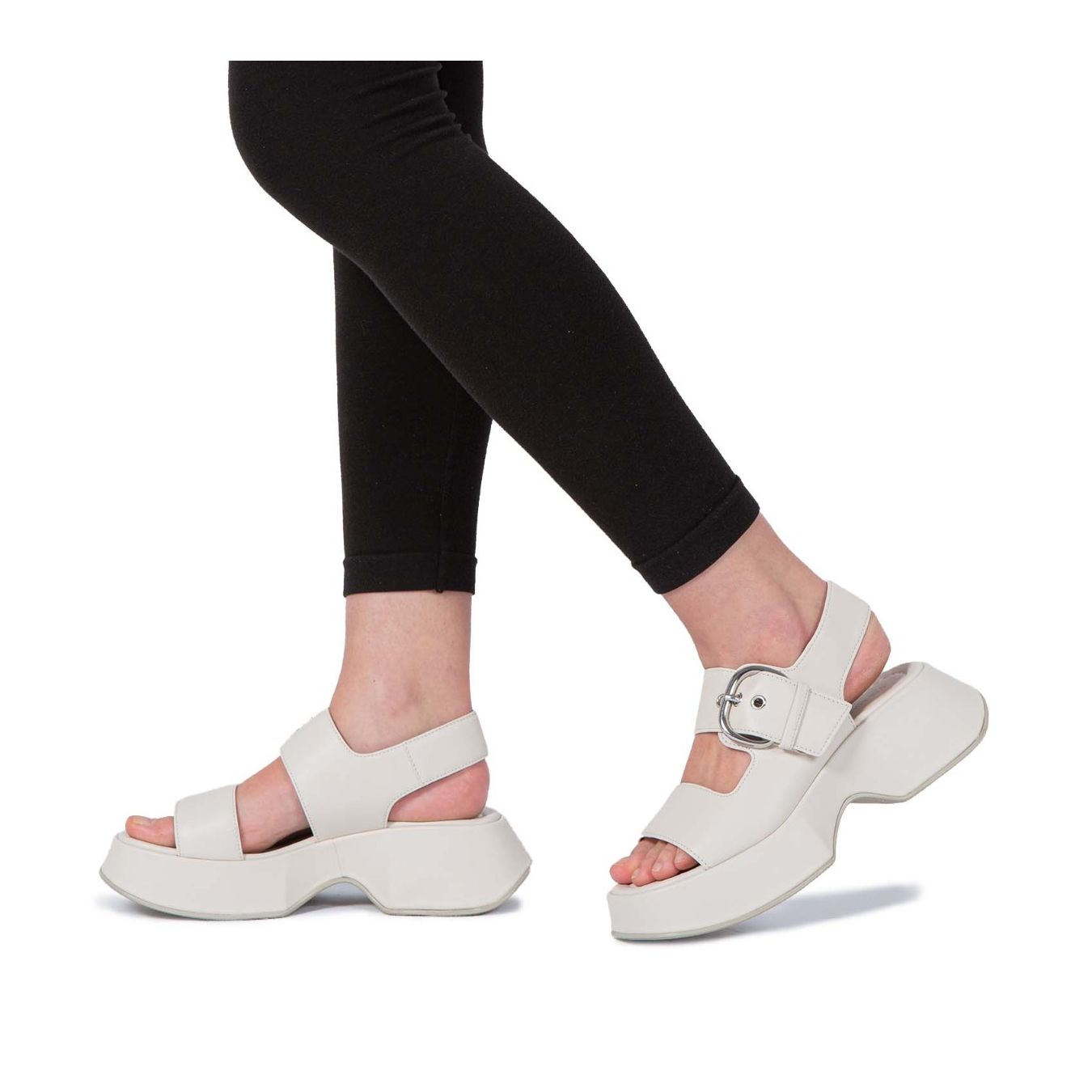 vic matiè zeppe MINI YOKO in pelle bianca indossate