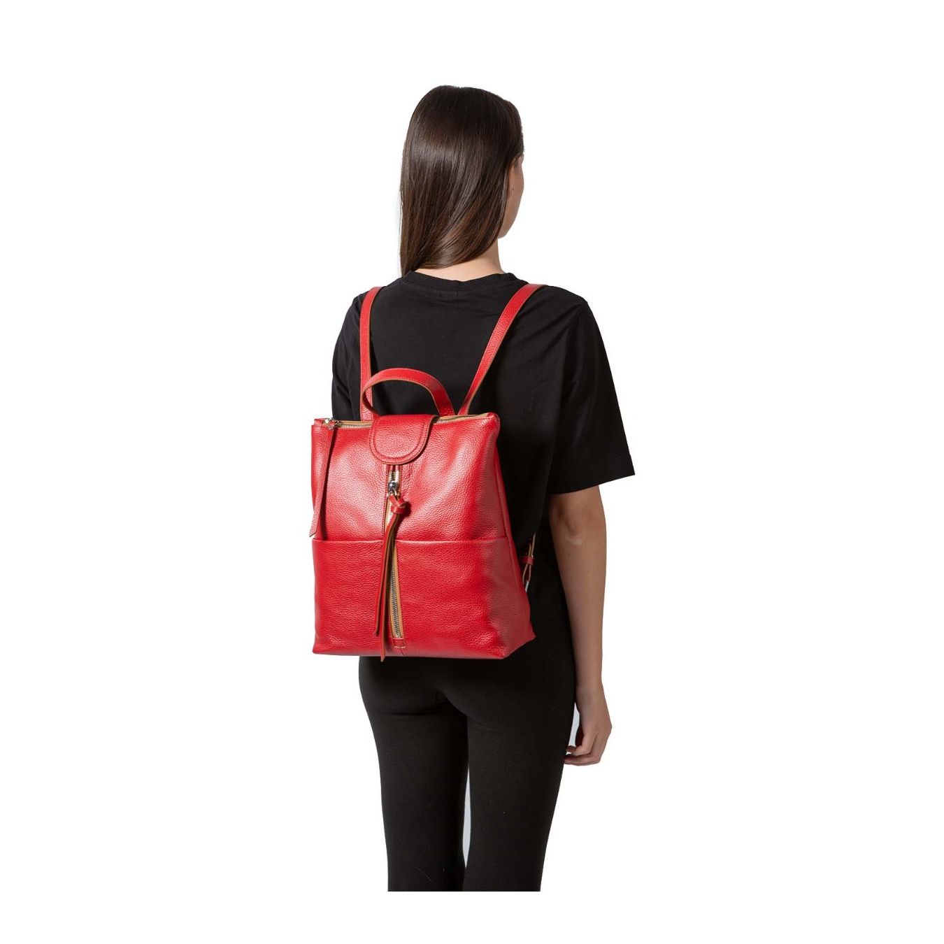zaino GIADA in pelle rossa indossato