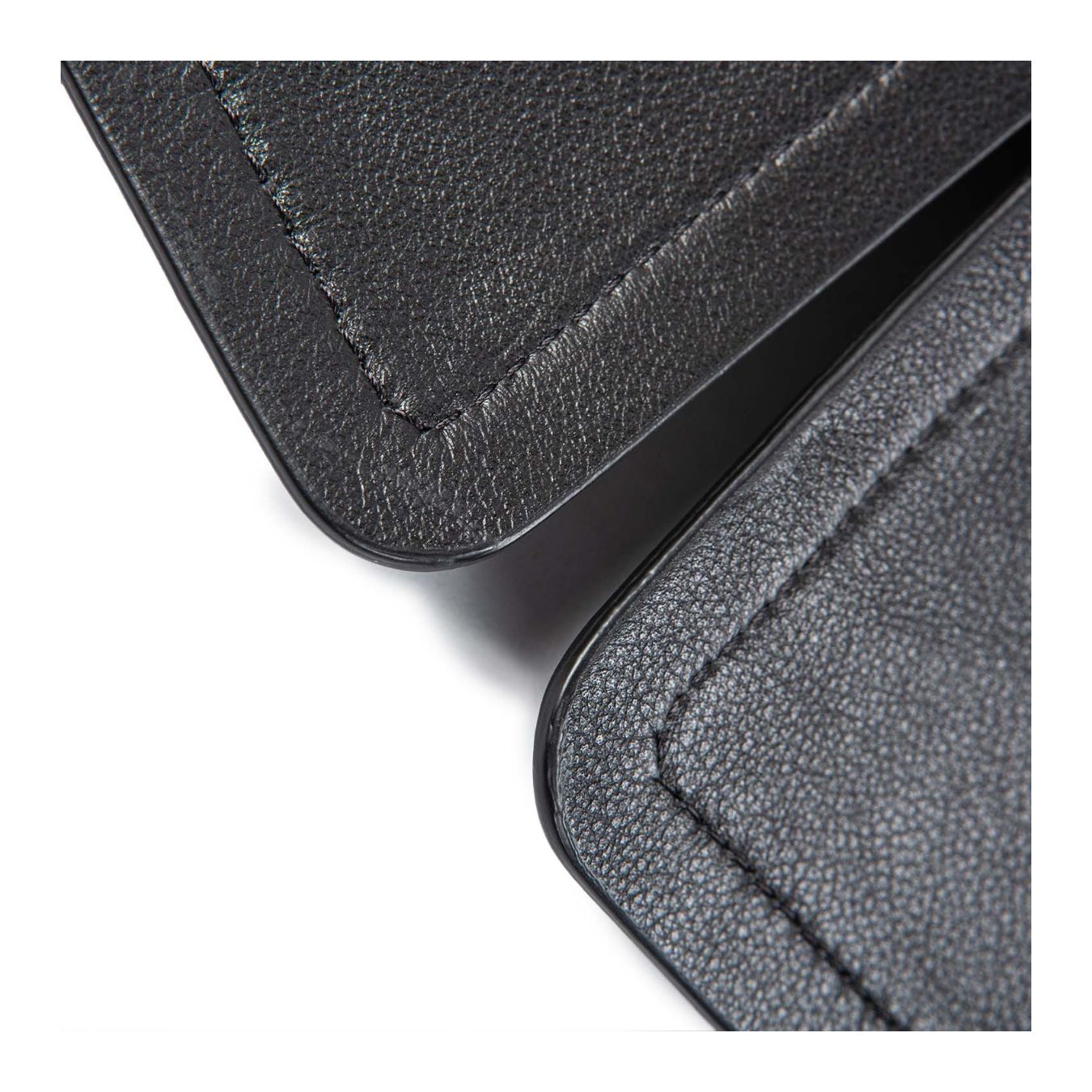 zaino patta in pelle nera dettaglio