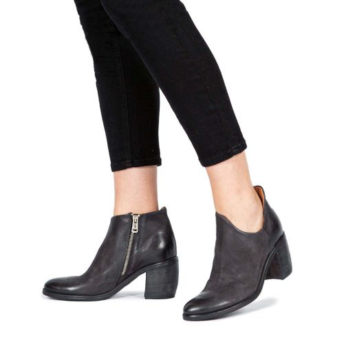 accollato RITHM in pelle nera 