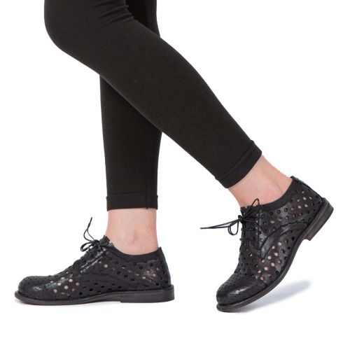 stringata in pelle forata nera 