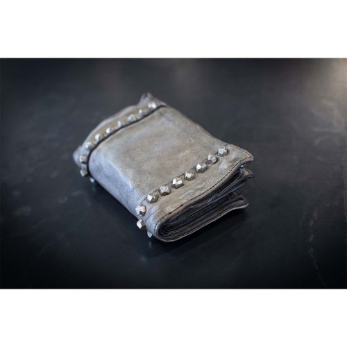 portafogli con borchie in pelle ghiaccio 