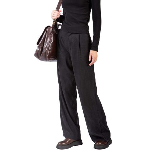 biker in pelle castagna 