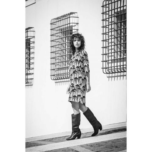 stivali con tacco inglobato in pelle nera 