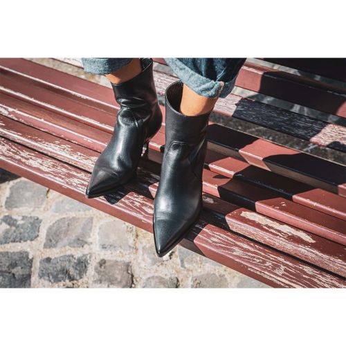 tronchetti con tacco a rocchetto in pelle nera 