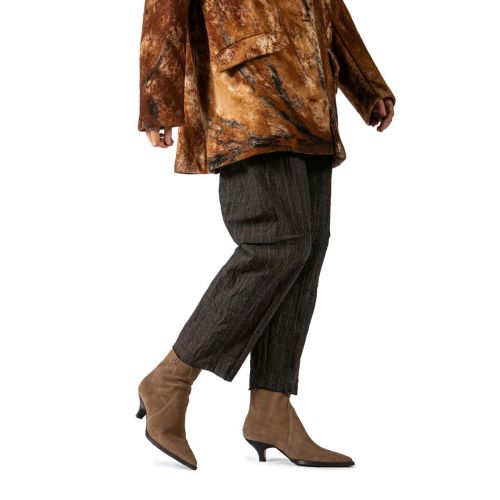 tronchetti in camoscio taupe con tacco a rocchetto