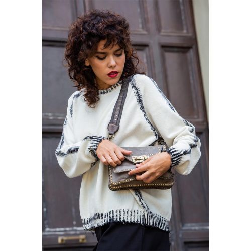 tracolla AGNESE in pelle grigia con rivetti