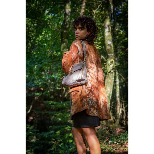 monospalla NADIA in pelle cemento con borchie