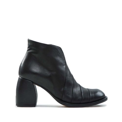 accollato in pelle nera 