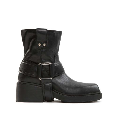 biker con gancio in metallo in pelle nera 