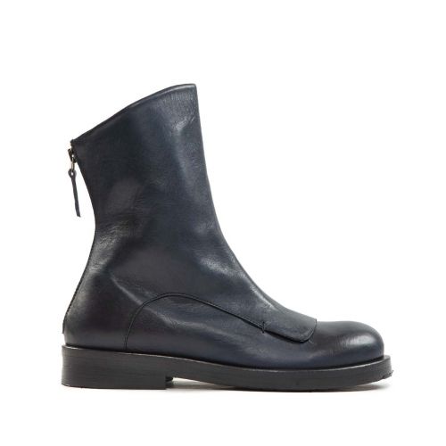 biker con ghetta in pelle blu 