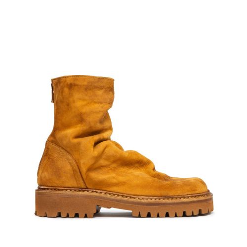 biker in pelle senape 