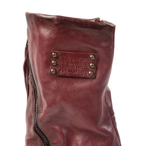 biker vestito in pelle madera