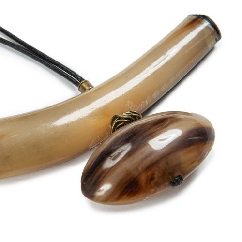 collana in corno beige