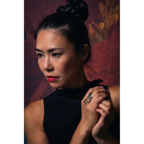 anello con serpente in bronzo