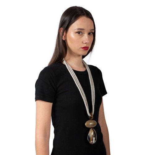 Collana corda ghiaccio pendente osso sfumato