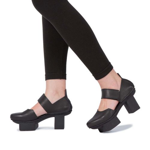 sandalo stile giapponese in pelle