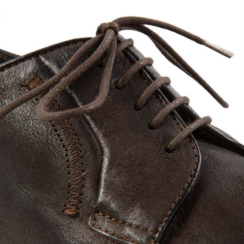 stringata in pelle marrone caffè