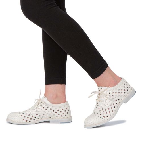 stringata in pelle forata latte 